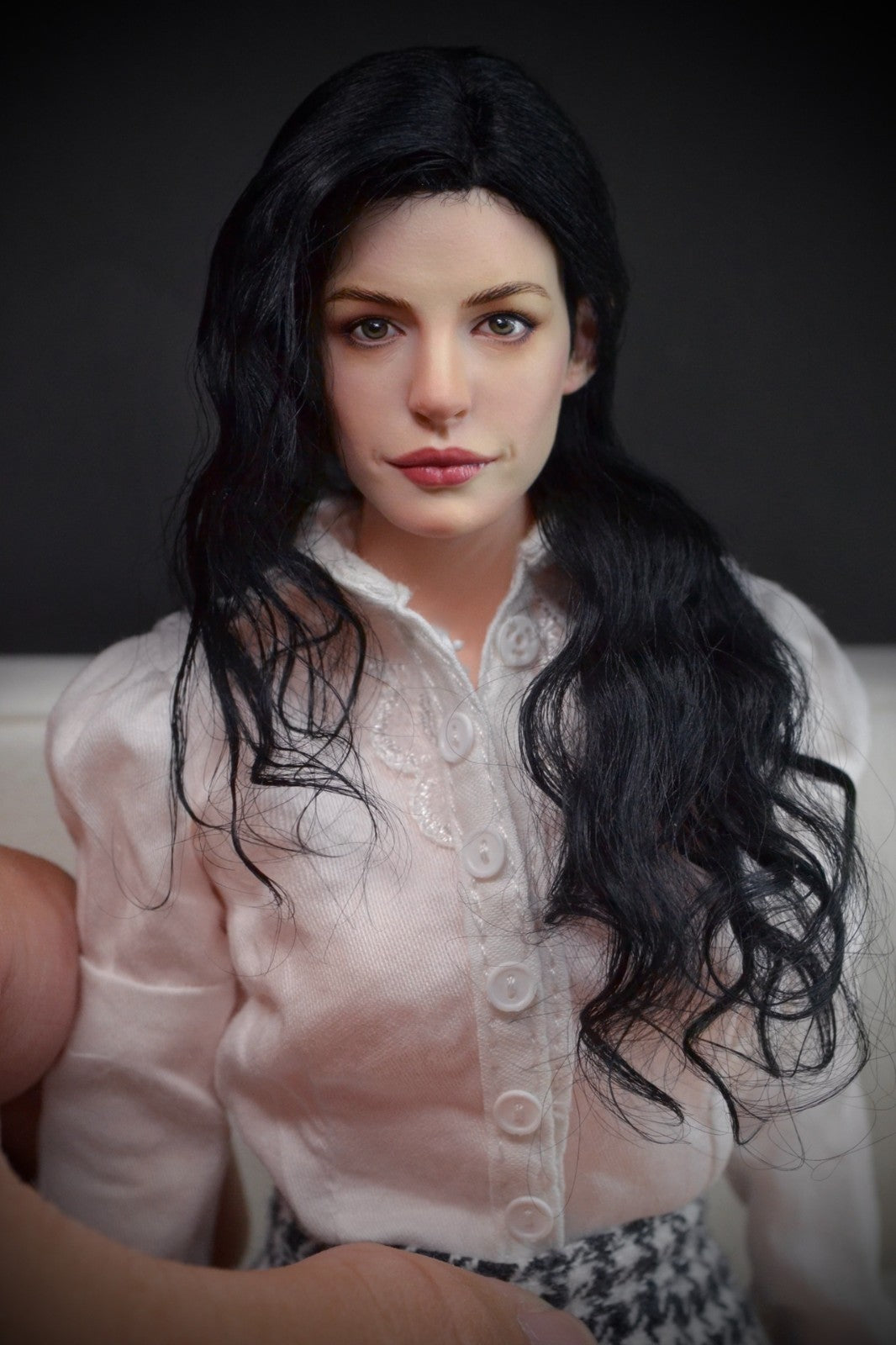 1/6  Anne Hathaway  head for   12 inch figure need 90days