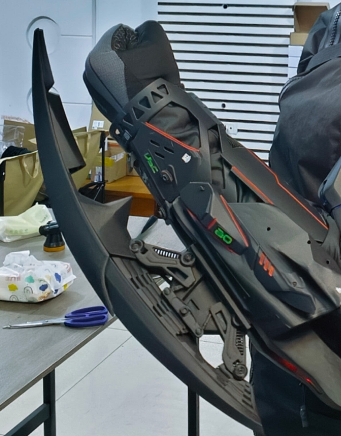 cosplay Cyberpunk 2077 mechanical arm