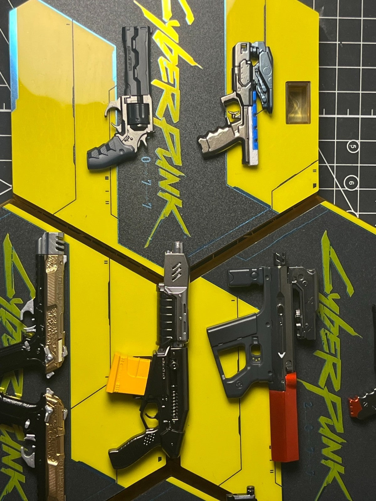 custom 1/6 Cyberpunk 2077 weapon  gun