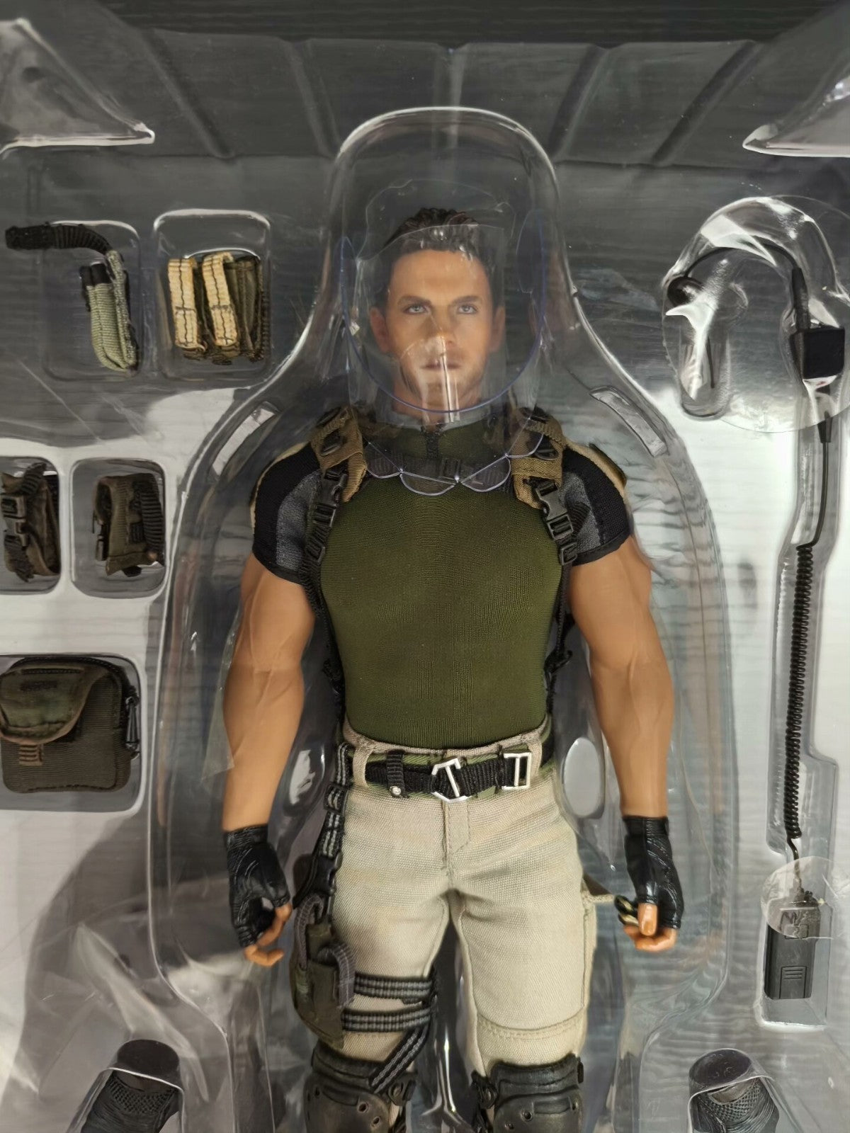 1/6 hottoys  Resident Evil Rebecca Chris Redfield