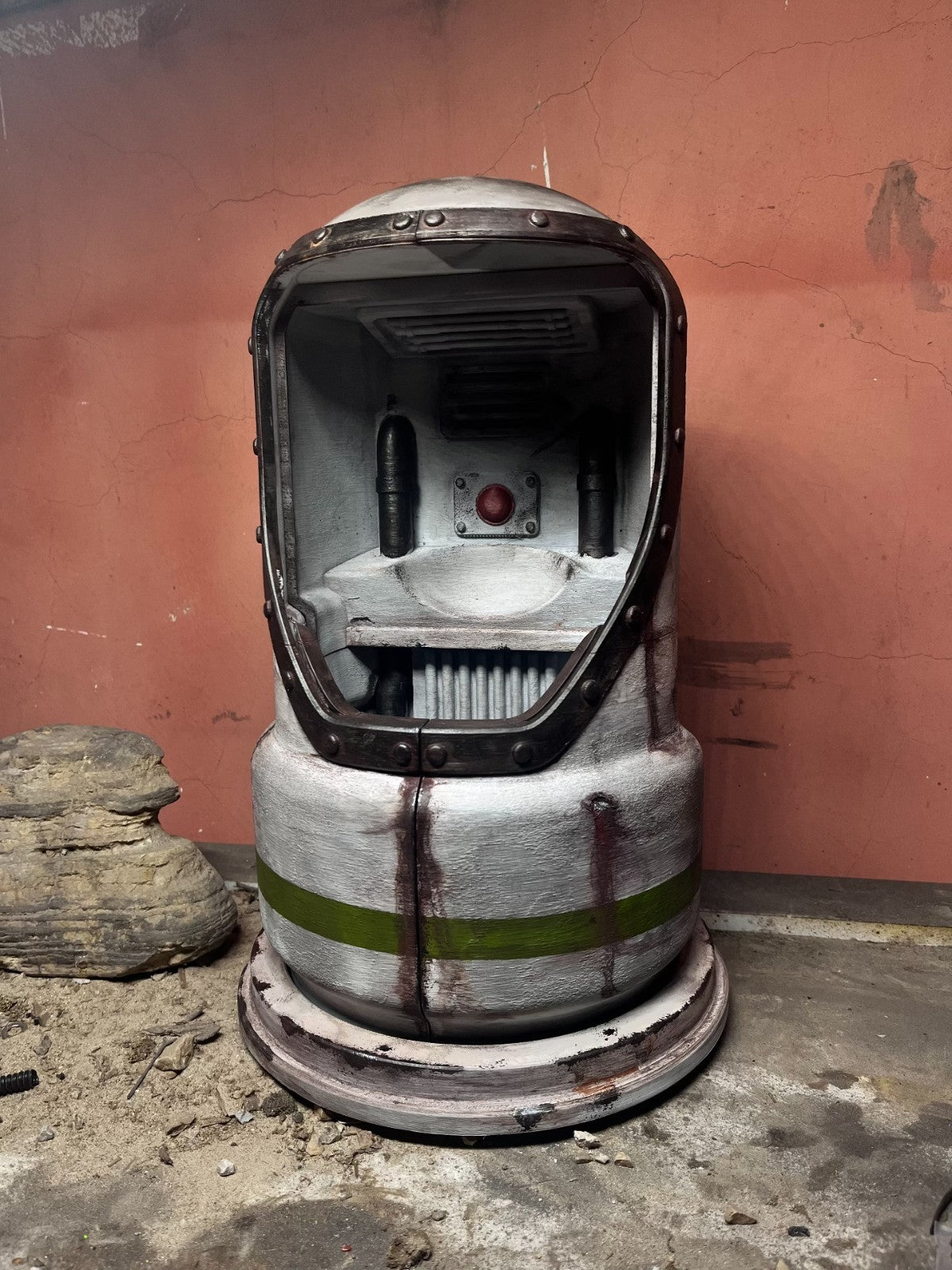 custom   1/6  Cyberpunk wastland  fallout  resin robber and shelter  40cm