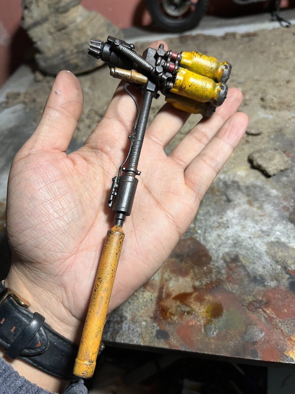 custom   1/6  Cyberpunk wastland  fallout  resin weapon for threezero
