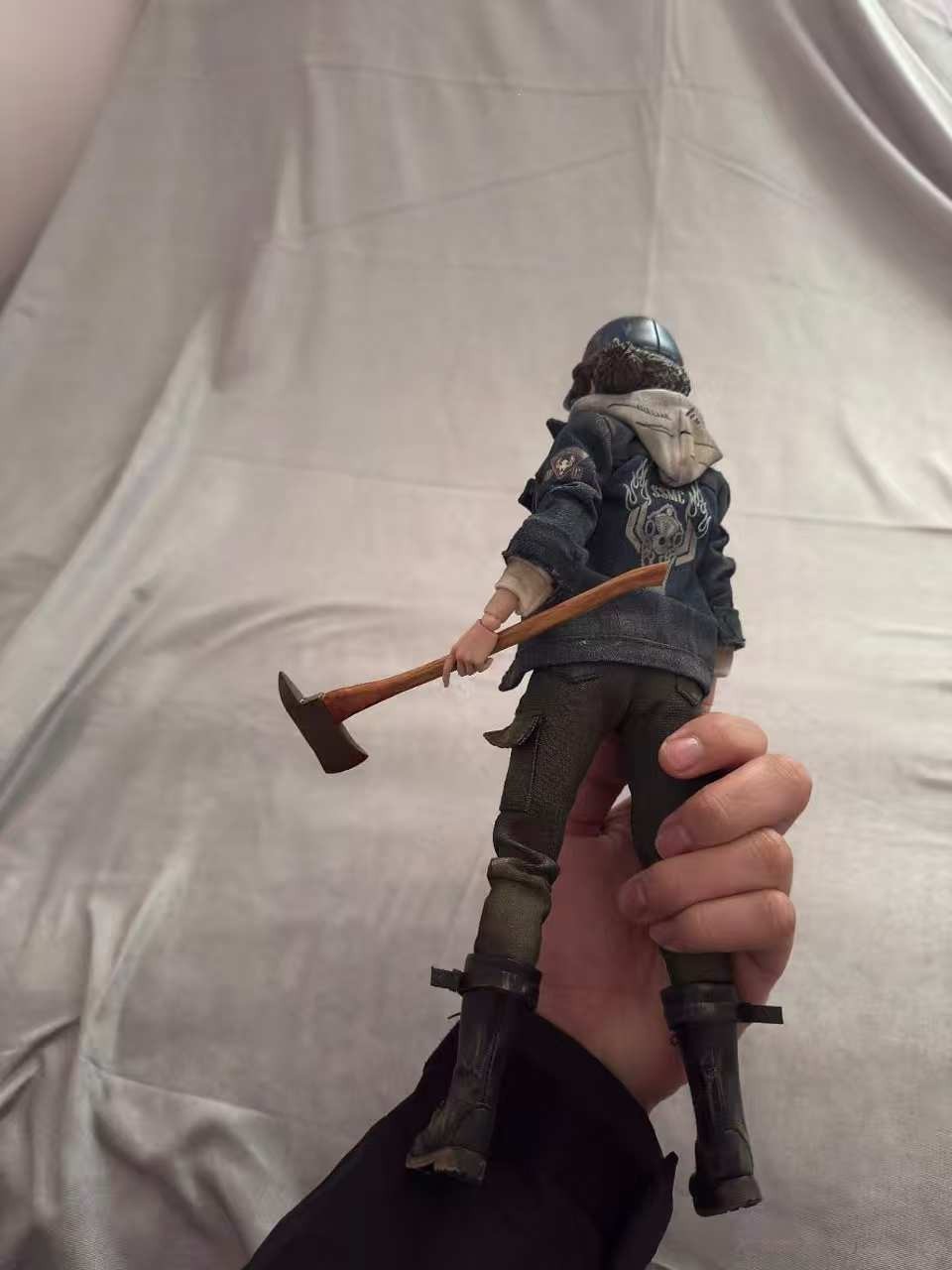 1/6 walking dead The Walking Dead Clementine  12 inch figure need about 60days