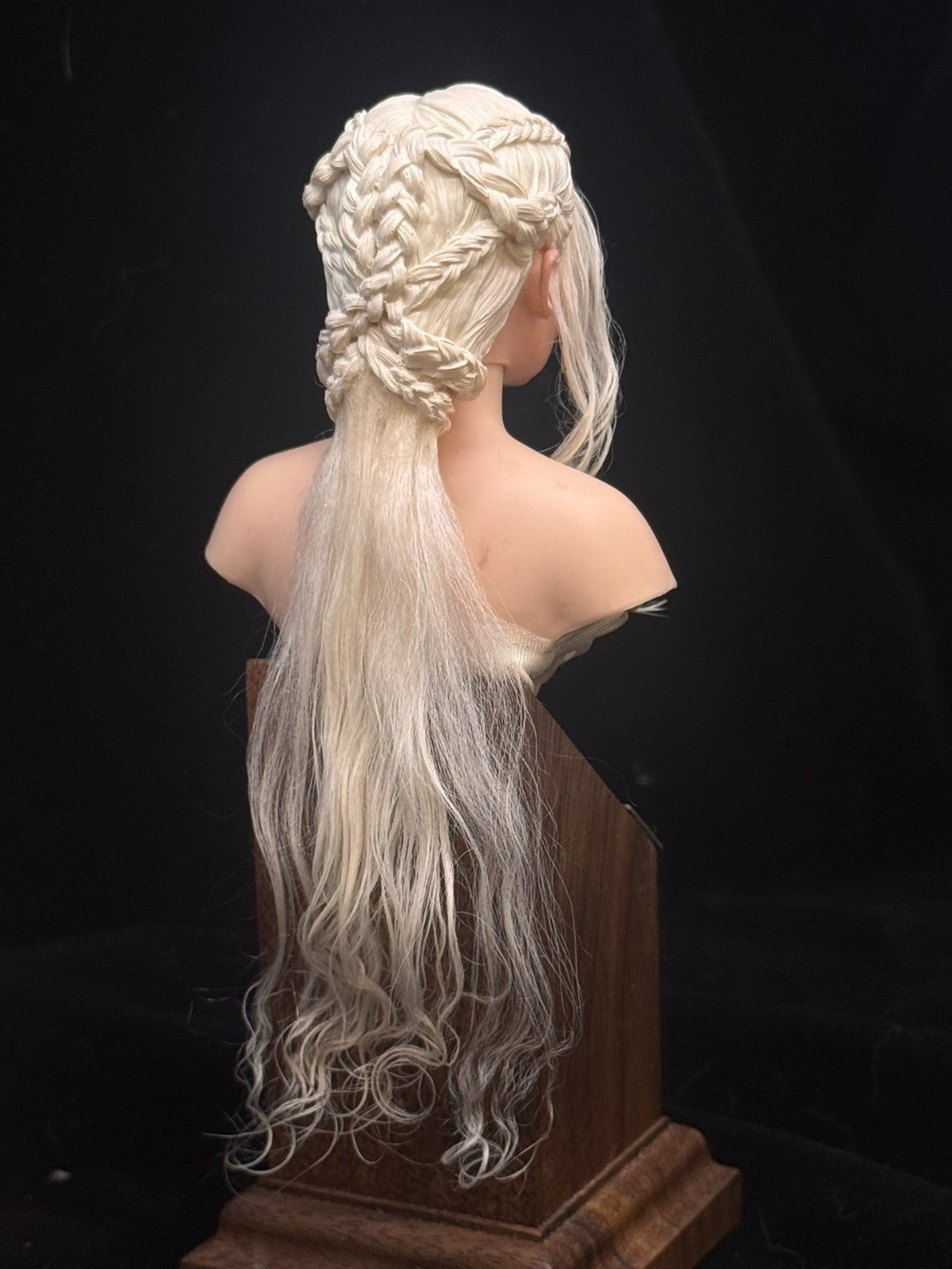 custom 1/6 Emilia Clarke head for 12 inch figure