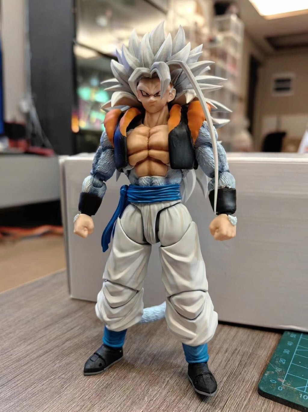 Custom dragonball shf figure ssj5 gogeta